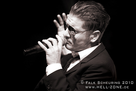 Nitzer Ebb live - Photo by Falk Scheuring