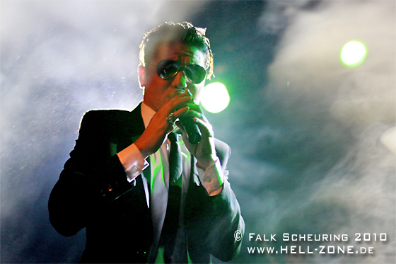 Nitzer Ebb live - Photo by Falk Scheuring